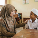 Sentuhan kasih sayang guru adalah kunci pembuka gerbang ilmu bagi para siswa